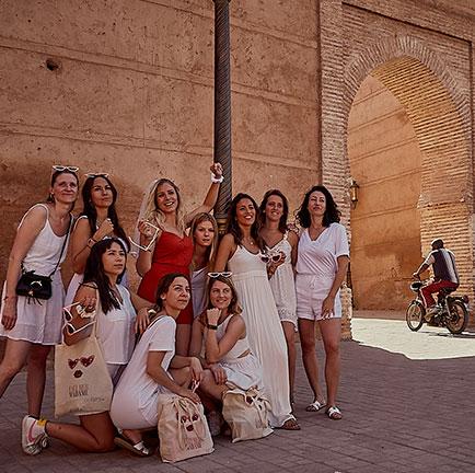 Groupe EVJF à Marrakech. Photographe Shooting Marrakech