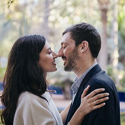 Séance photo de couple r au jardin Majorelle de Marrakech