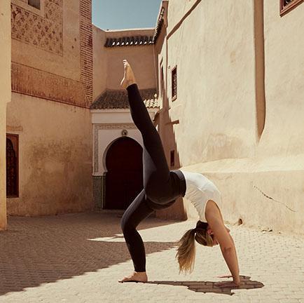 Séance photo Yoga en médina Shooting Star à Marrakech