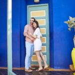 Séance photo de couple au jardin Majorelle de Marrakech.