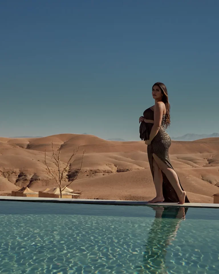 Réservez votre séance photo à Marrakech avec un photographe professionnel. Couple, famille, EVJF, mariage et souvenirs de voyage à Marrakech et Agafay.