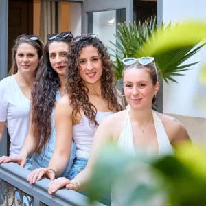 Séance photo EVJF à Marrakech portraits dans un riad